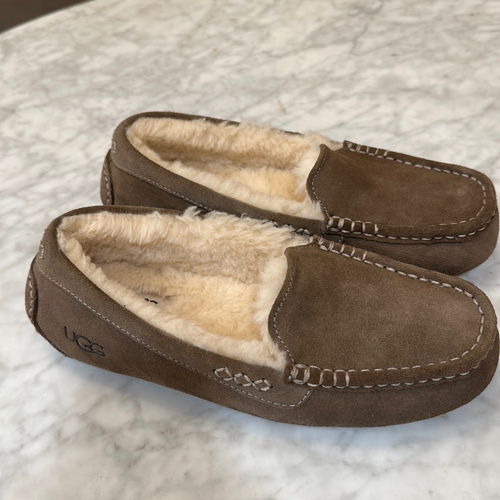 Ugg Ansley Slippers Brand New
